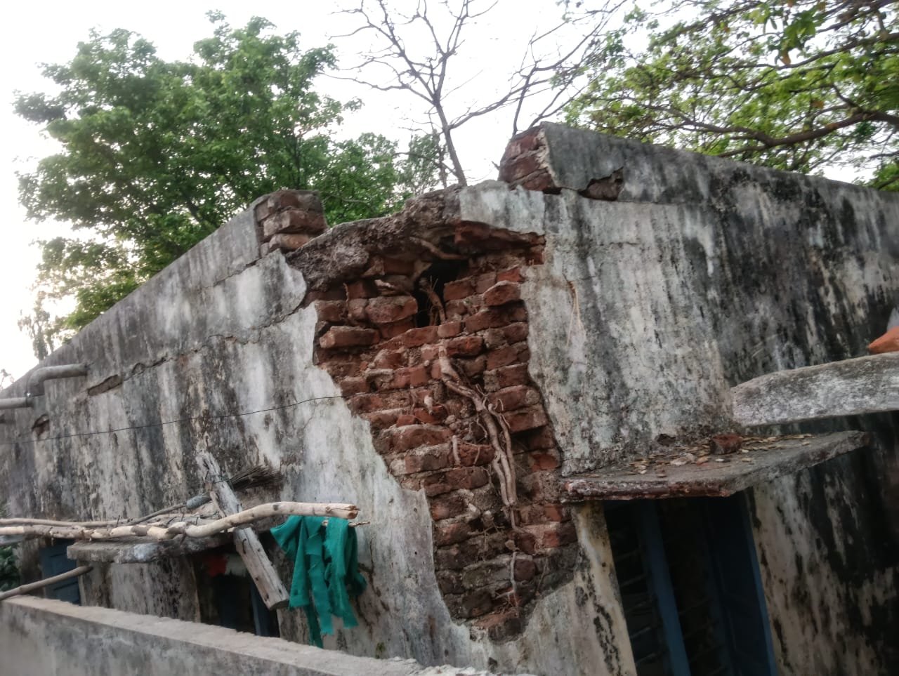 Bhadradri: 56 ఏళ్ల పాత పంచాయతీ భవనం శిథిలావస్థలోకి..! WhatsApp Image 2026-07-20 at 6.56.28 PM